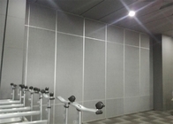 A parede móvel à prova de som tradicional divide o mobiliário de escritório do painel do divisor